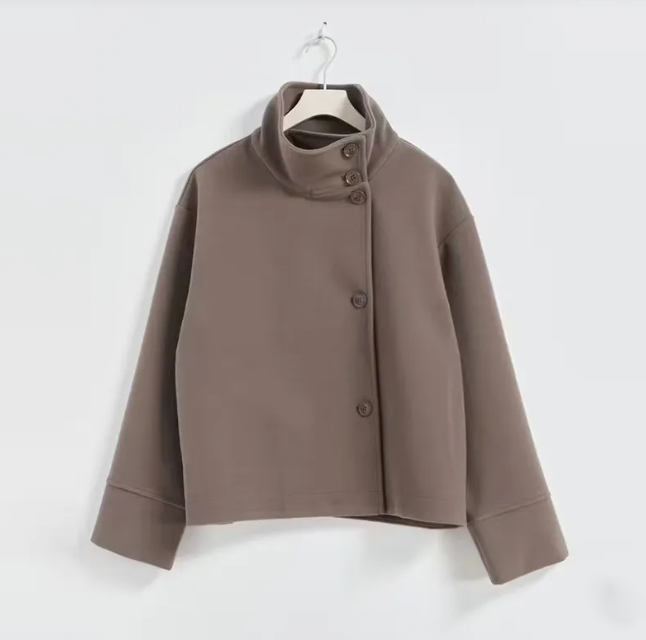 סופי – מעיל חורפי קצר בעיצוב יוקרתי